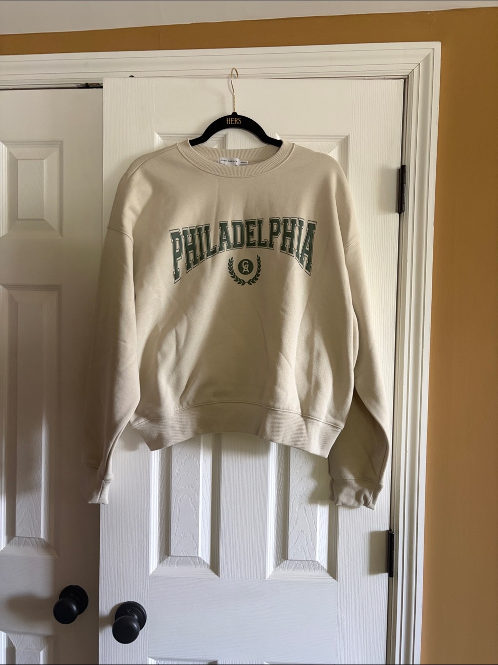 Good American Cream Crewneck Sweatshirt with Green 'Philadelphia' Graphic